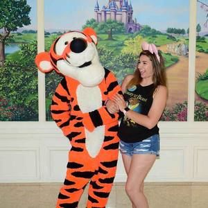 Meet your Posher, Elizabeth